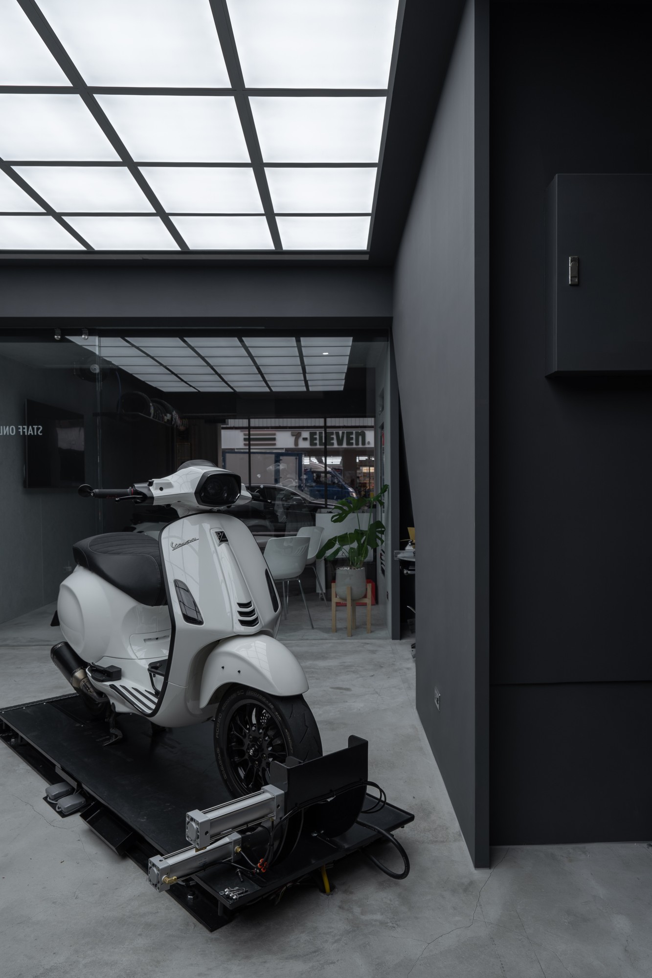 017 AND Vespa — 13