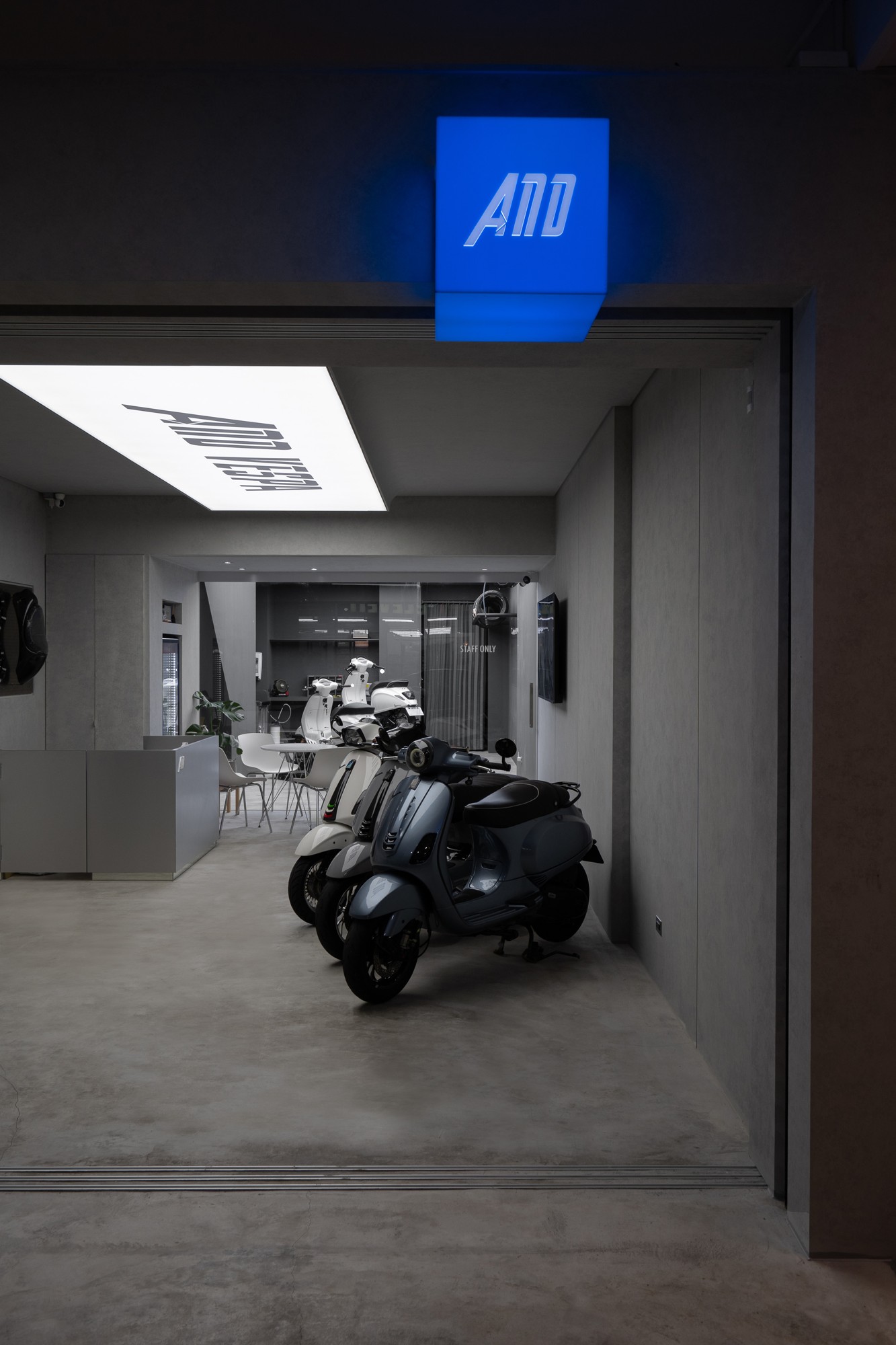 017 AND Vespa — 19