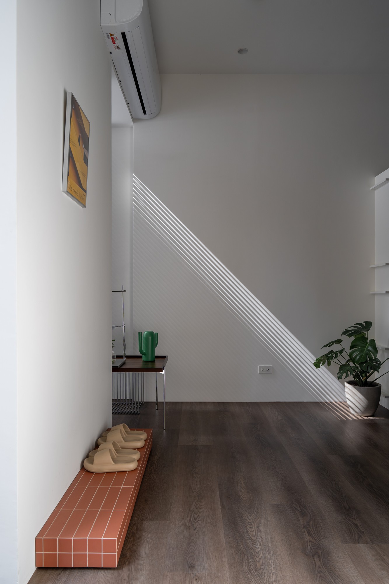 025 Vangas Office — 02